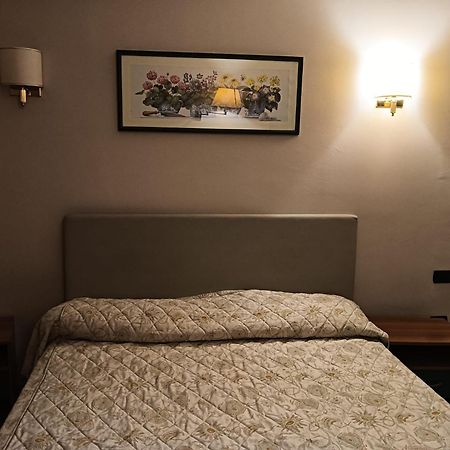 Luxury Rooms Corso โรม ภายนอก รูปภาพ